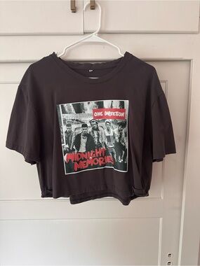 One Direction "Midnight Memories" Graphic Crop Tee - Black with Red Print